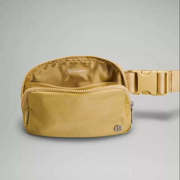 Lululemon Everywhere Belt Bag - Golden Sand - Picture 2 of 7